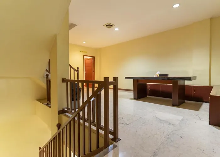 RedDoorz near Stasiun Juanda Jakarta